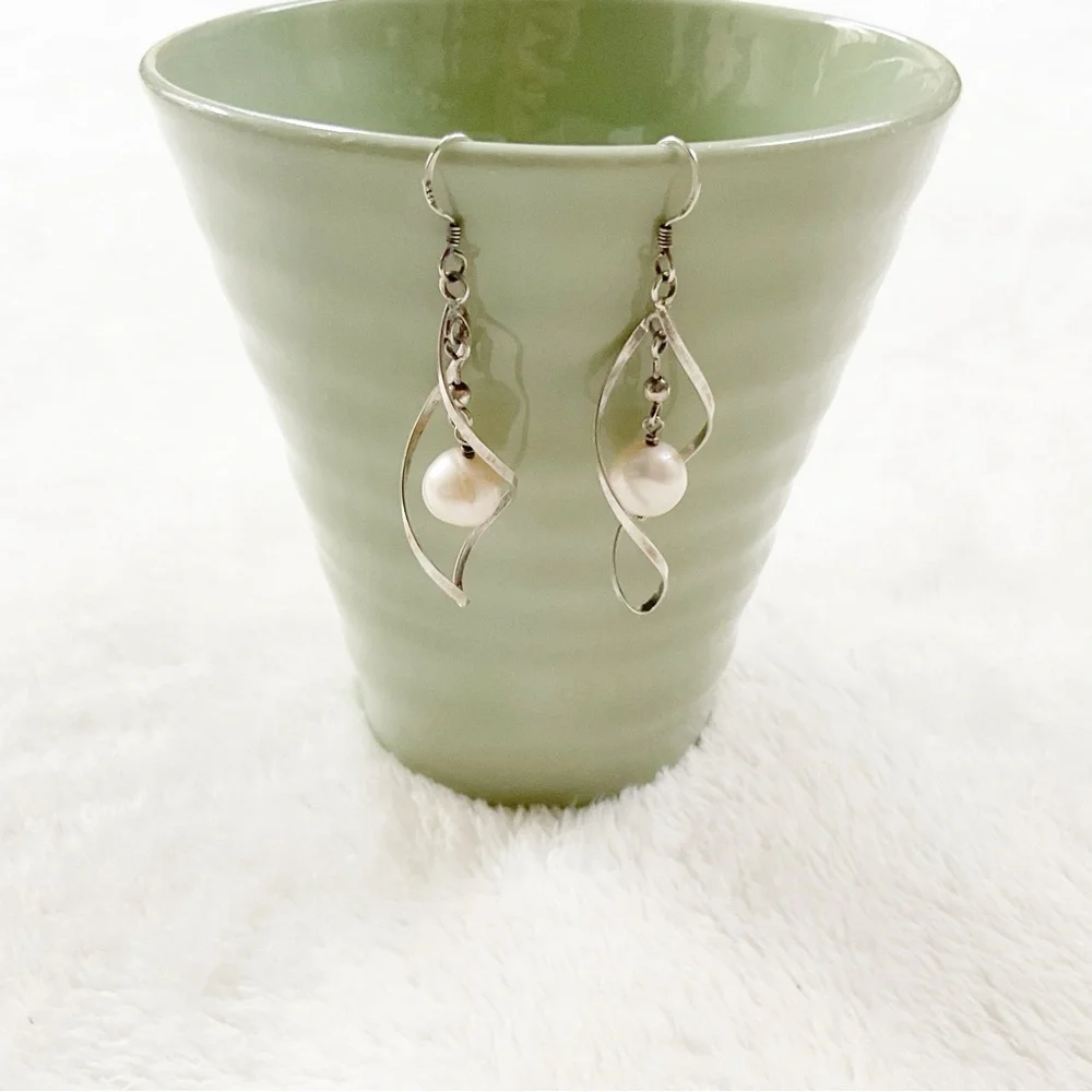 925 Sterling Silver Freshwater Pearl Twist Dangle Earrings